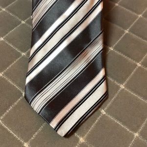 Brioni 62” tie 3.5” wide 100% silk